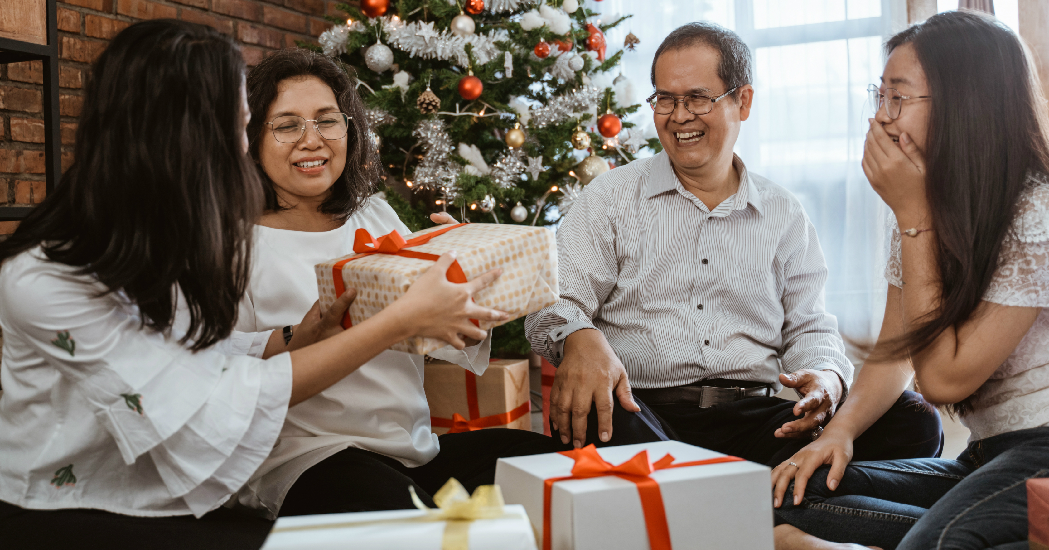 Descubra como economizar nos presentes de natal para a família